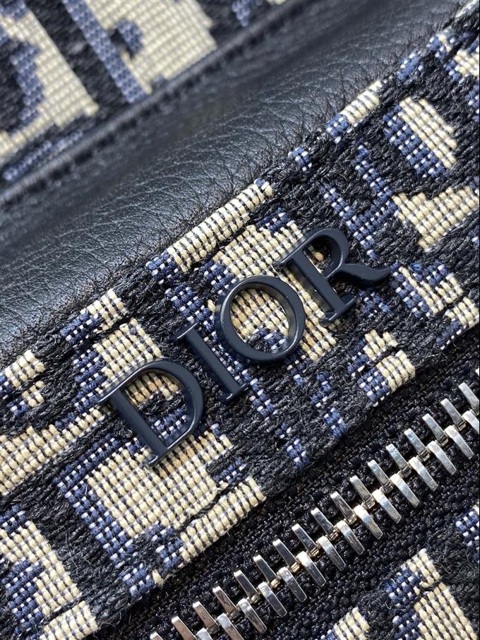 2025228Y550P214910841