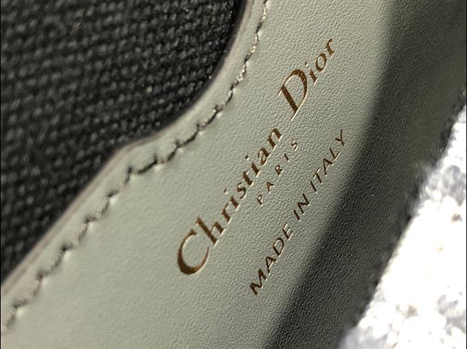 2025228Y550P21011333