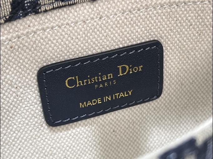 2025228Y550P21011474