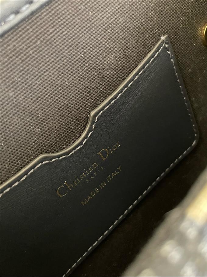 2025228Y600P21014295