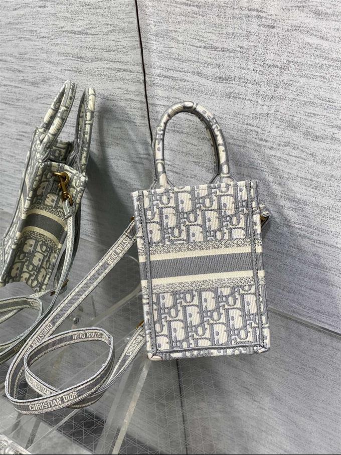 2025228Y380P212210601