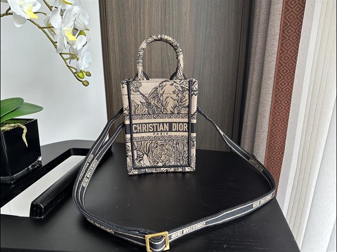 2025228Y380P212210696