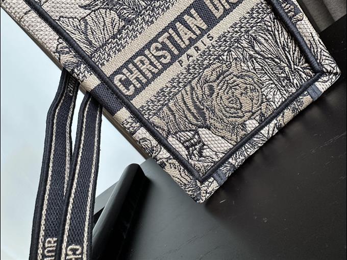 2025228Y380P212210712