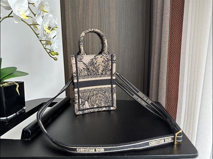 2025228Y380P212210776