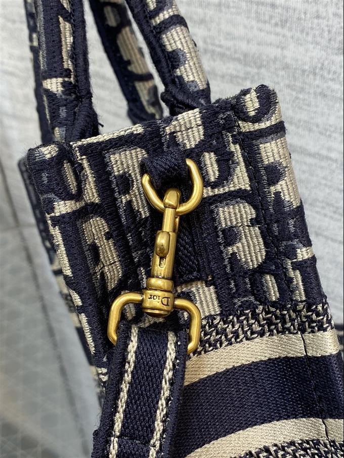 2025228Y380P21221177