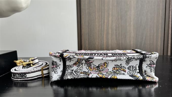 2025228Y480P203759372