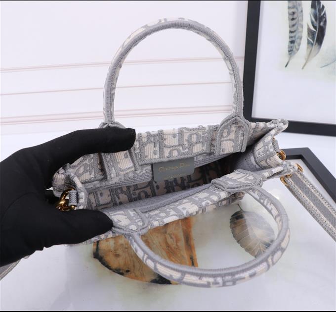 2025228Y500P203748856