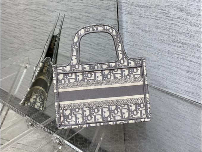 2025228Y500P203748996