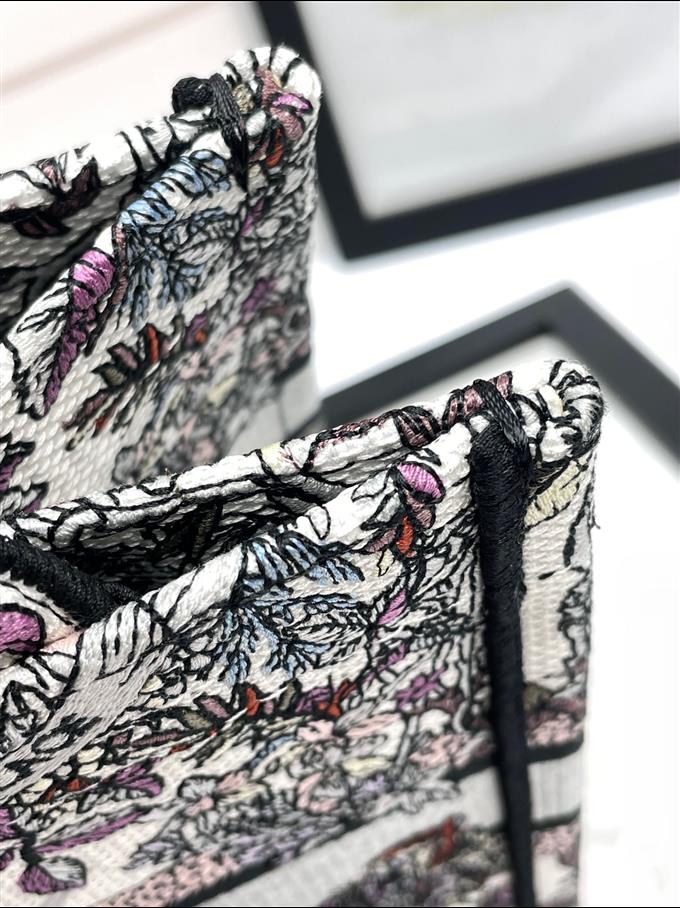 2025228Y550P203749559