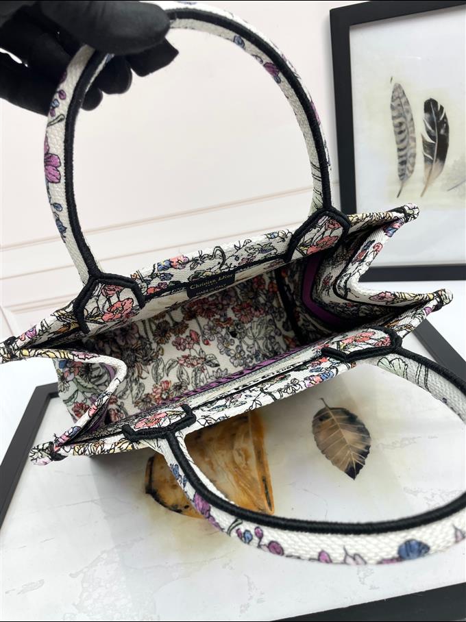 2025228Y550P203749701