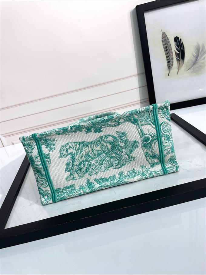 2025228Y550P203750827