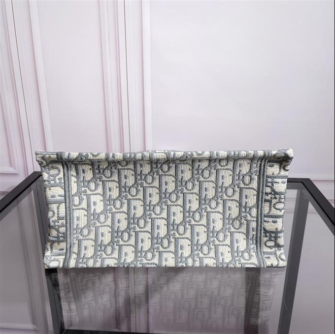 2025228Y550P203751404