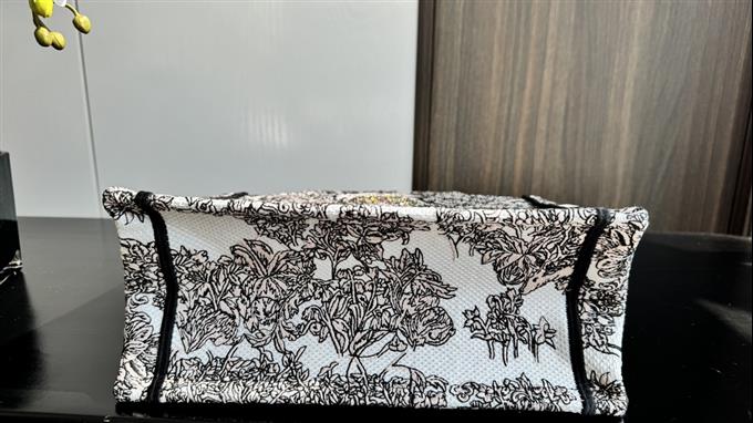 2025228Y550P20381940