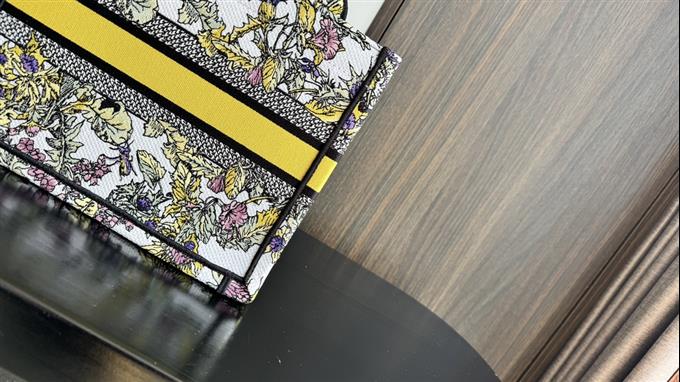 2025228Y550P20382489