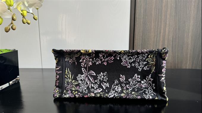 2025228Y550P20382646