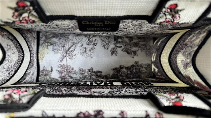 2025228Y550P20382804