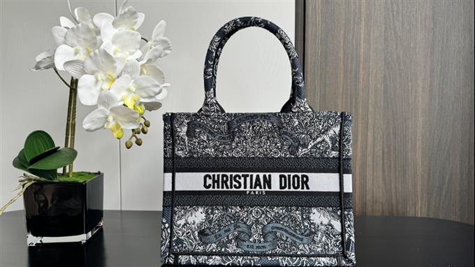 2025228Y550P20382837