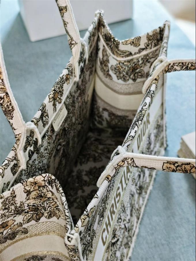 2025228Y550P203832596