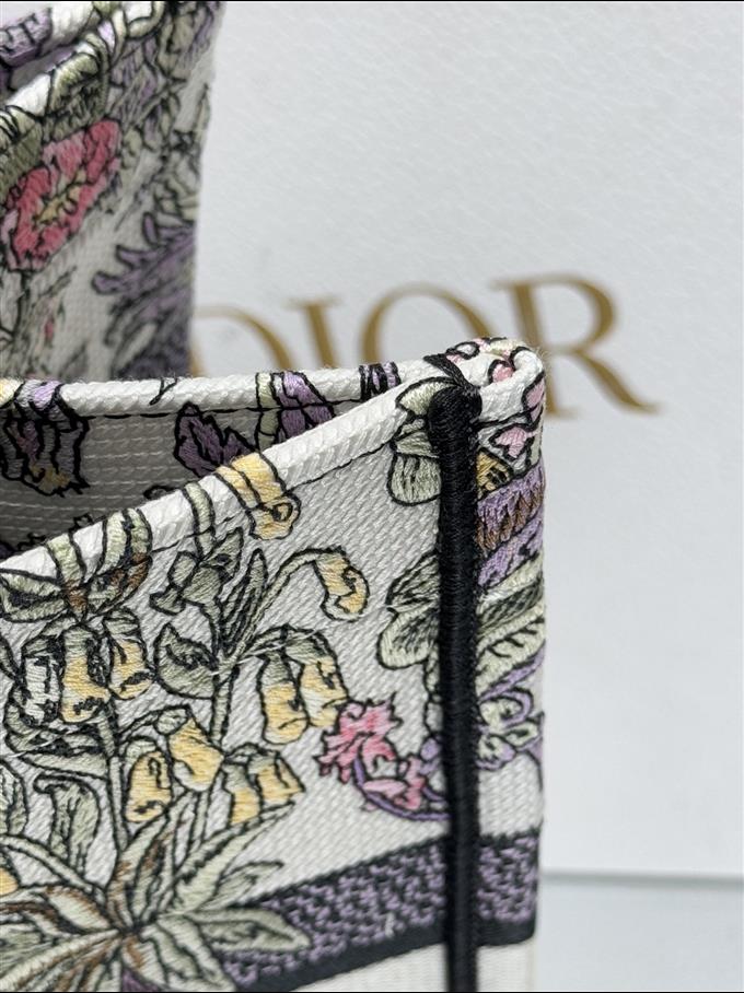 2025228Y550P203832691