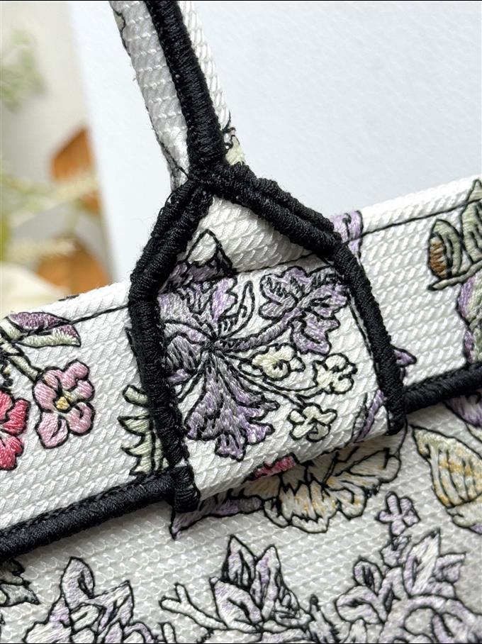 2025228Y550P203832707