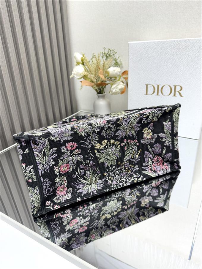 2025228Y550P203832956