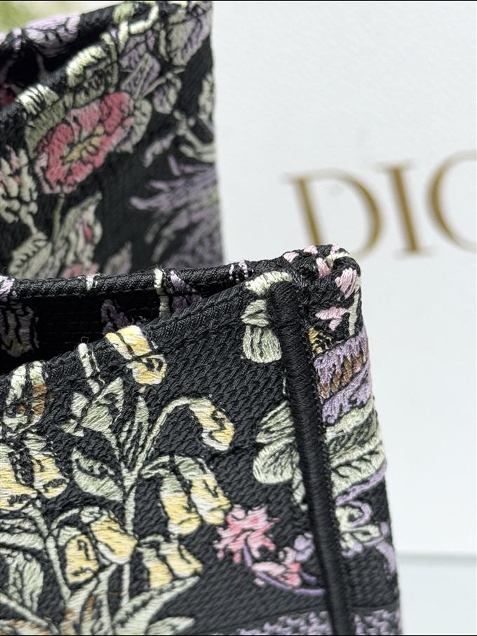 2025228Y550P203832972