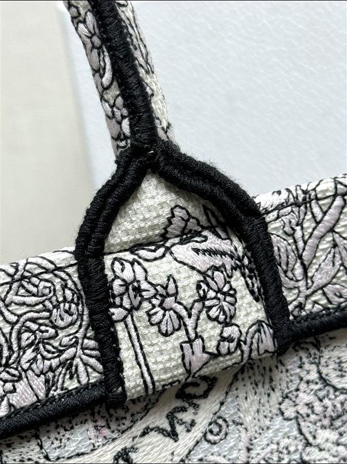 2025228Y550P203833131