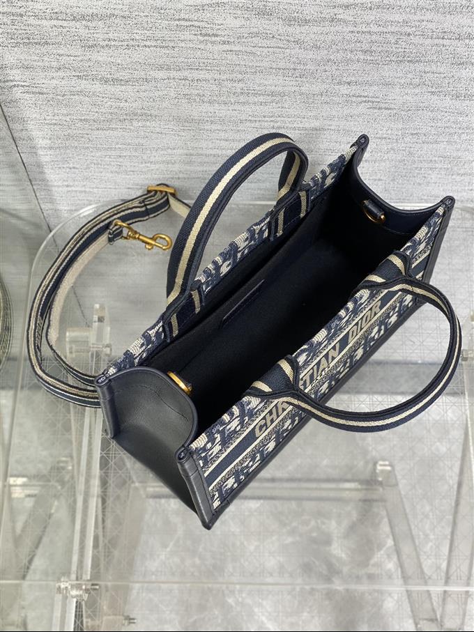 2025228Y550P20383658