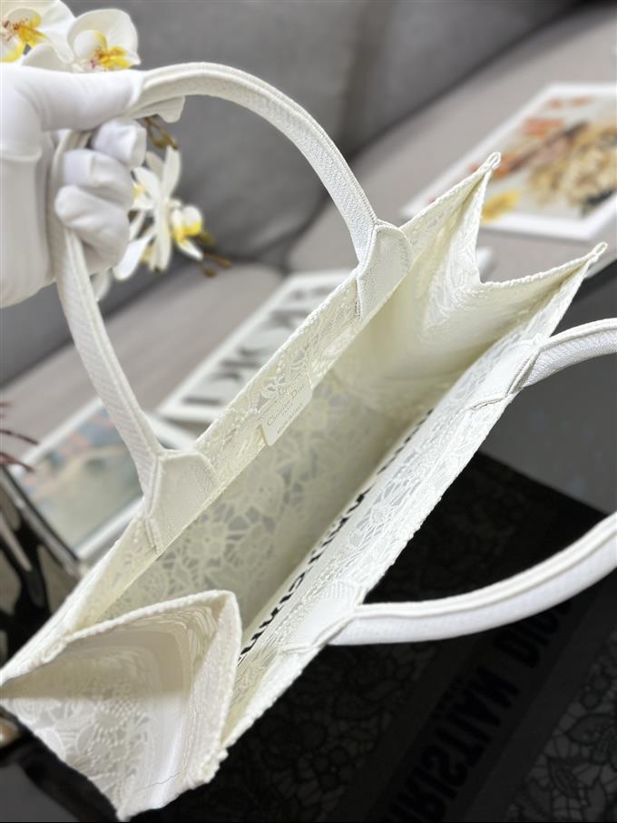 2025228Y550P20384790