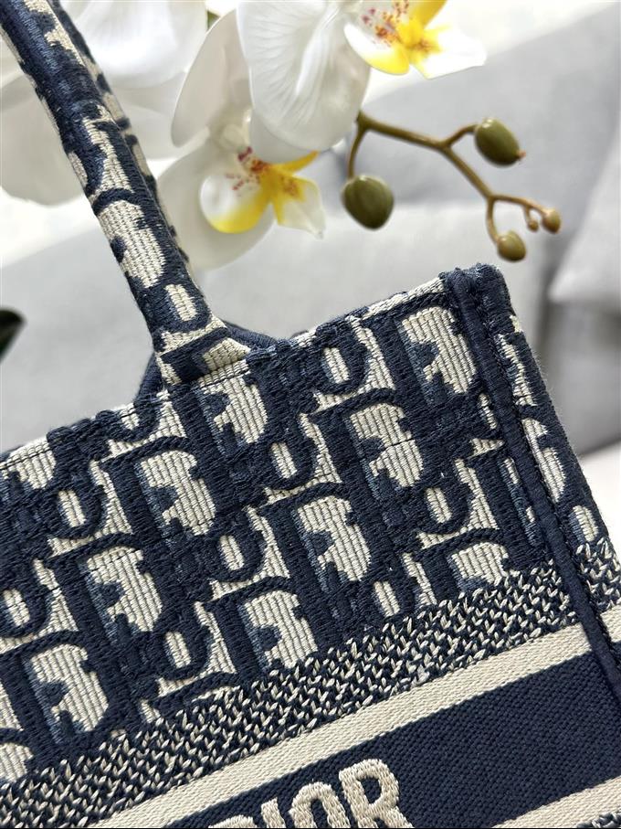 2025228Y550P20384899