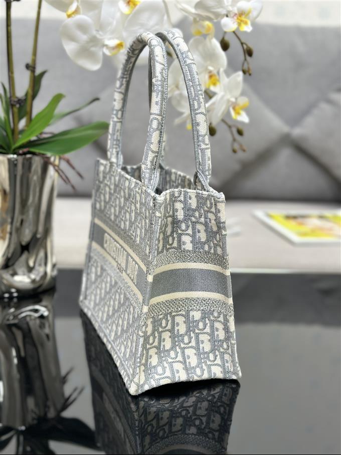 2025228Y550P20384993