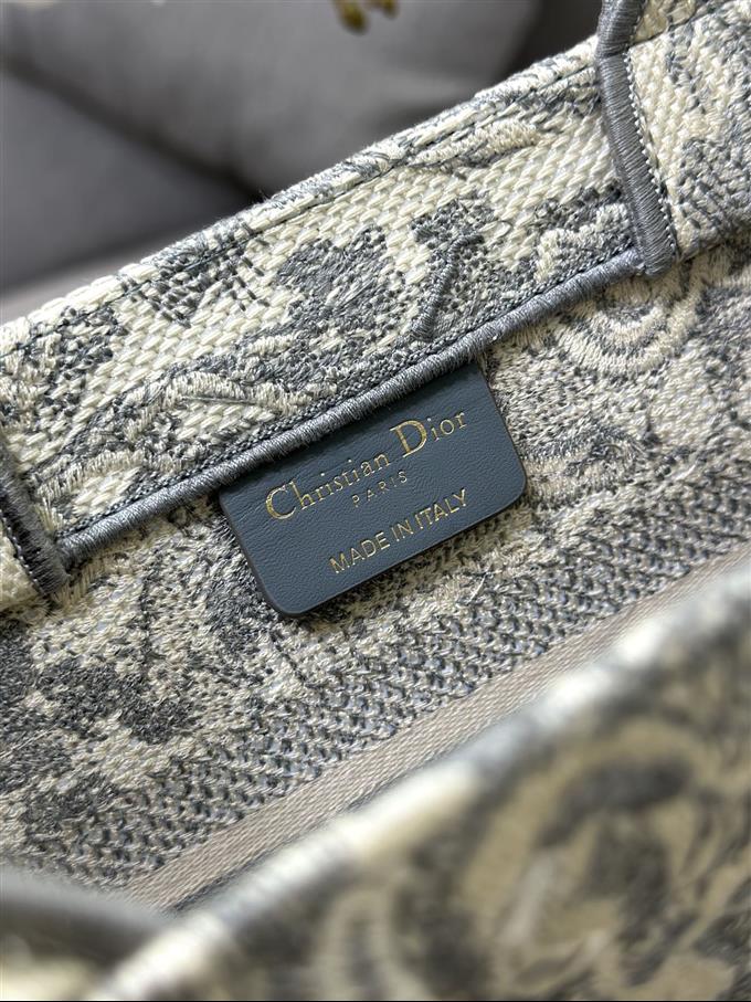 2025228Y550P20385654