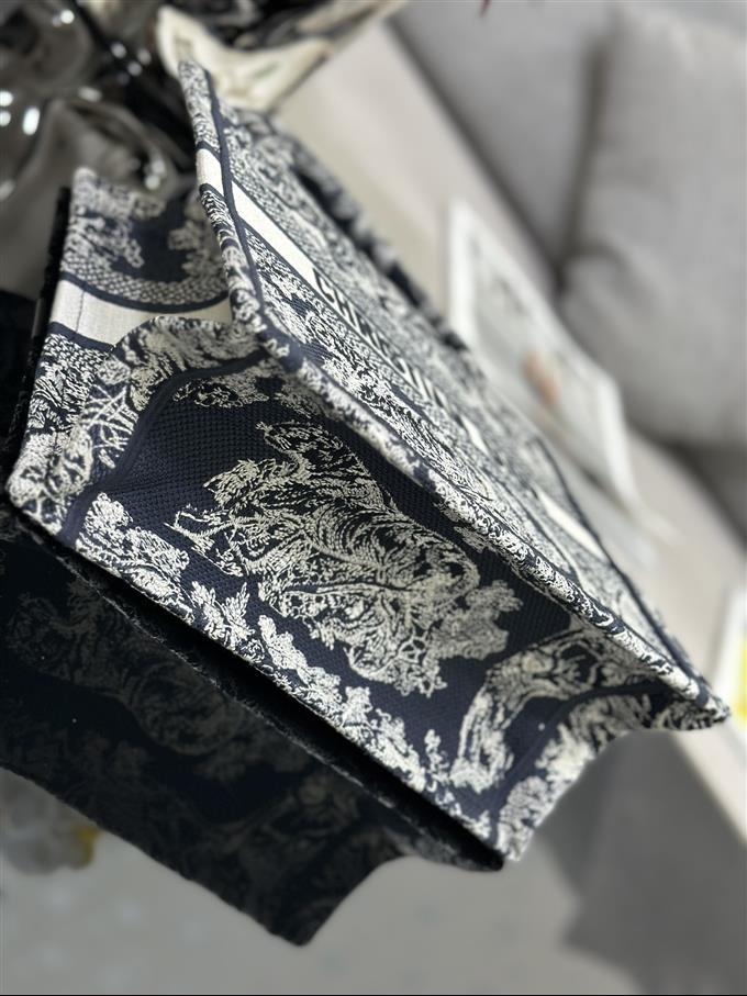 2025228Y550P20385717