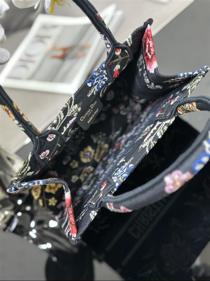 2025228Y550P20386768