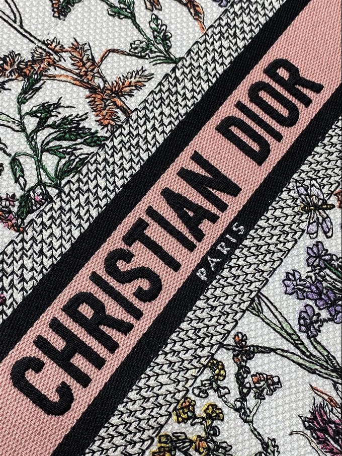 2025228Y550P20387951