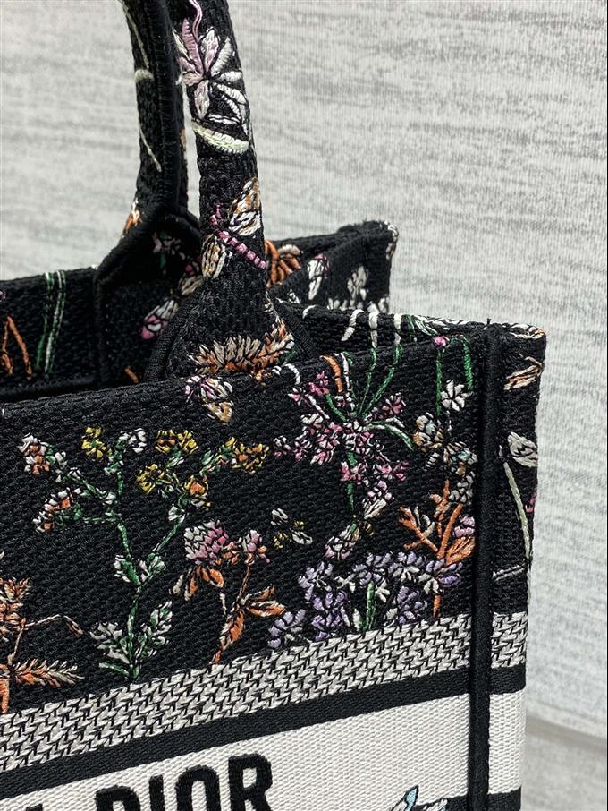 2025228Y550P20388109