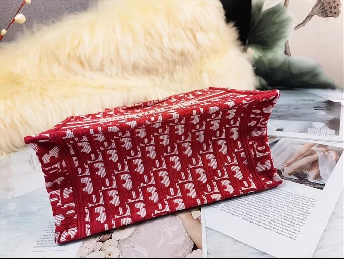 2025228Y550P20388284