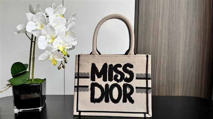 2025228Y550P20388426