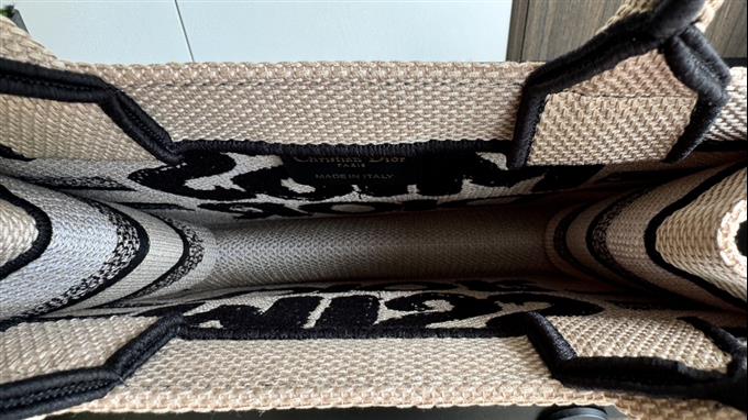 2025228Y550P20388473