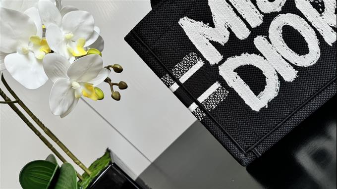 2025228Y550P20388536