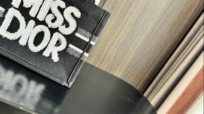 2025228Y550P20388583