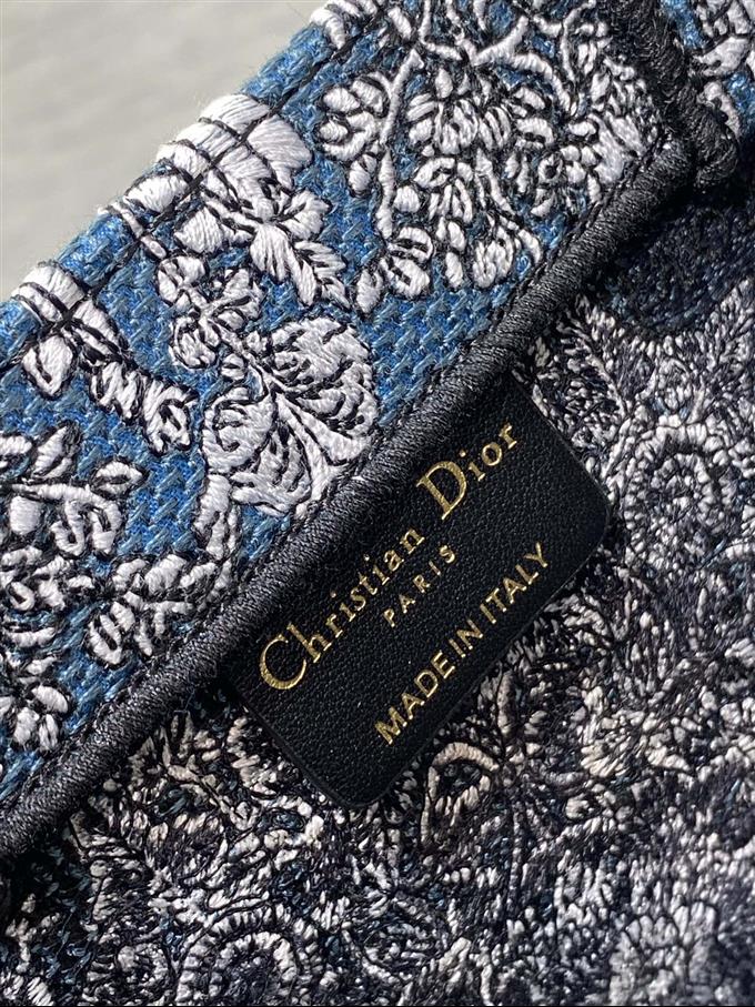 2025228Y550P212136300