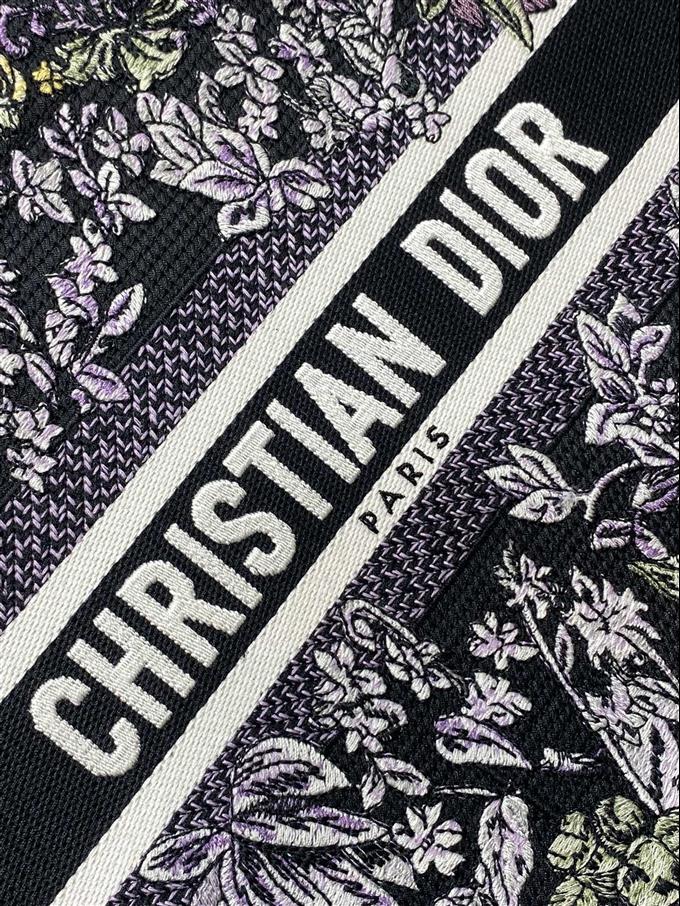 2025228Y550P212136475