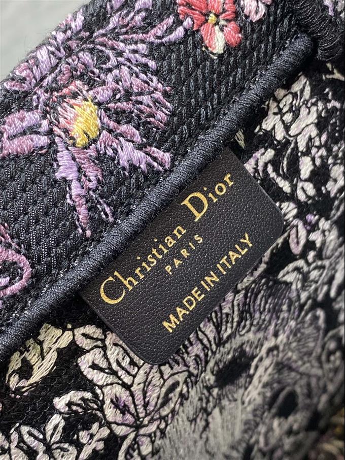 2025228Y550P212136584