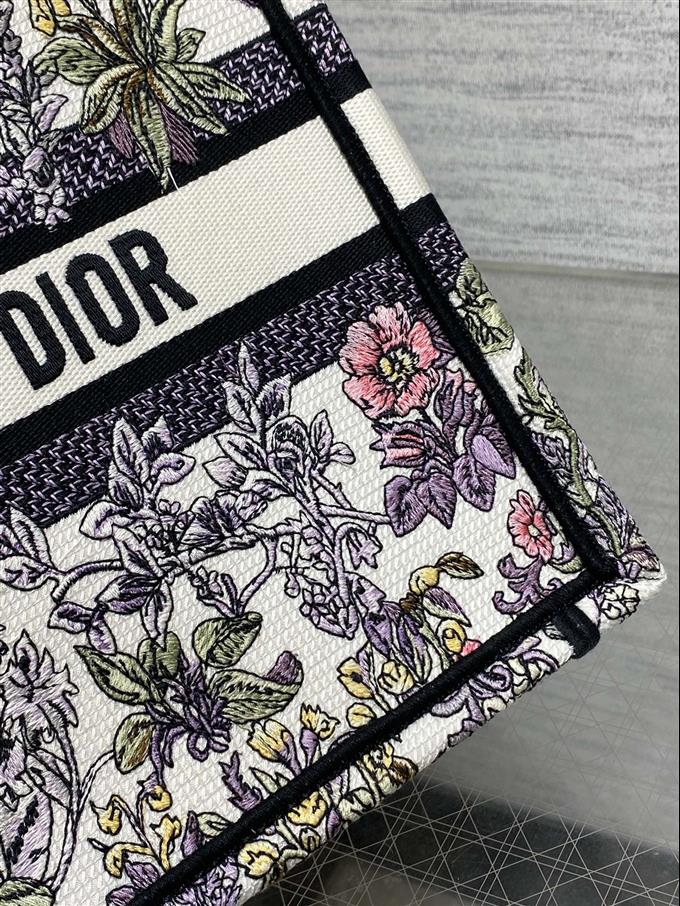 2025228Y550P212136631