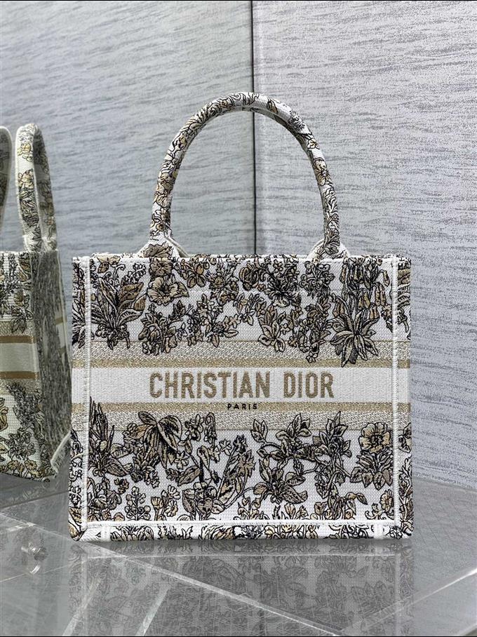 2025228Y550P212136743