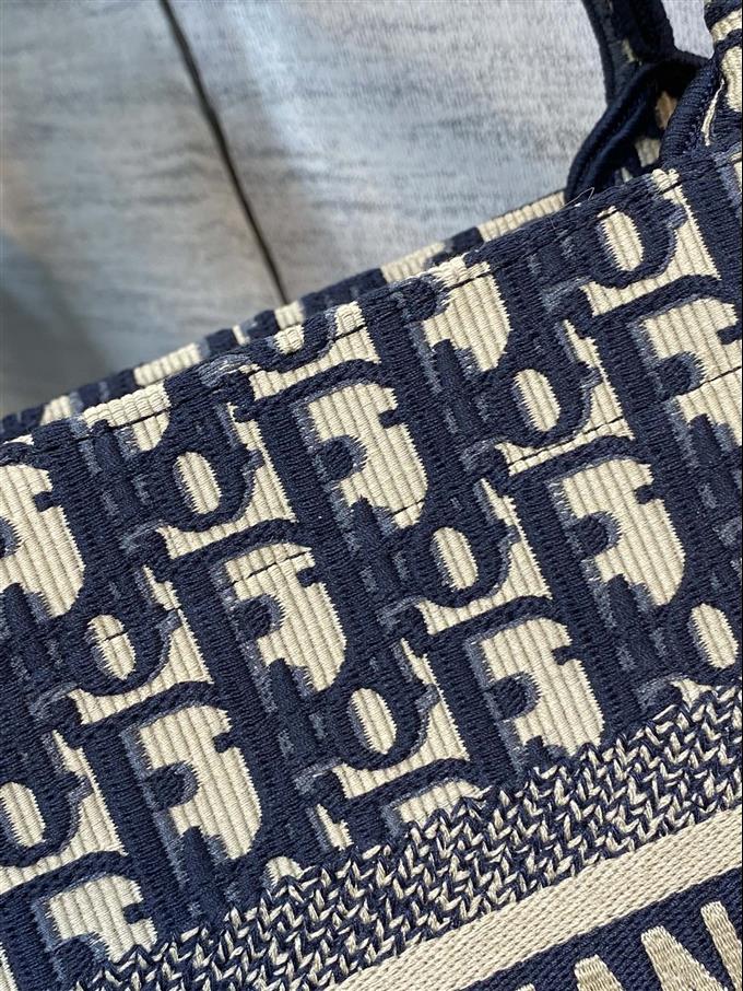 2025228Y550P212137202