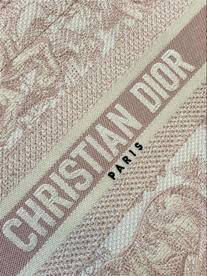 2025228Y550P21213840