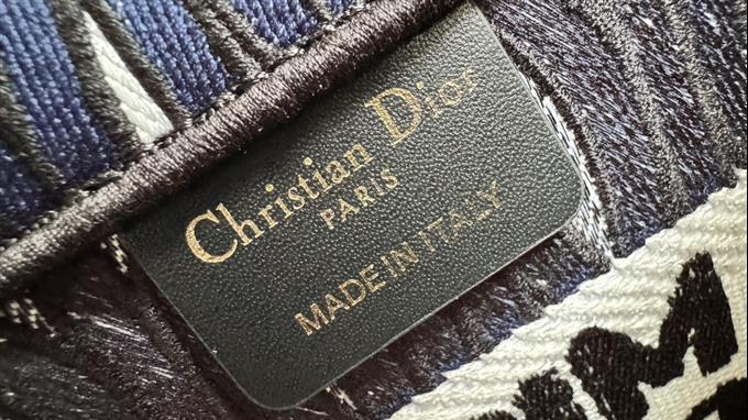 2025228Y550P212157490