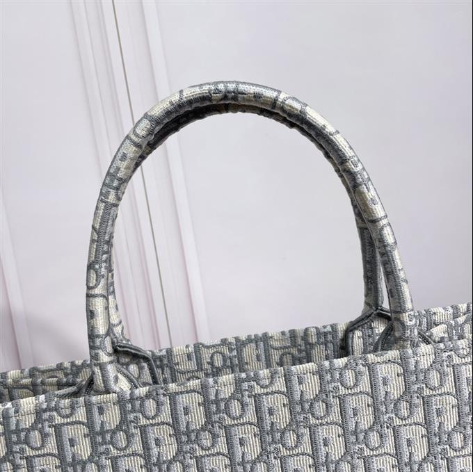 2025228Y580P203753780